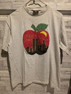 New York Apple Graphic Tee - Gray